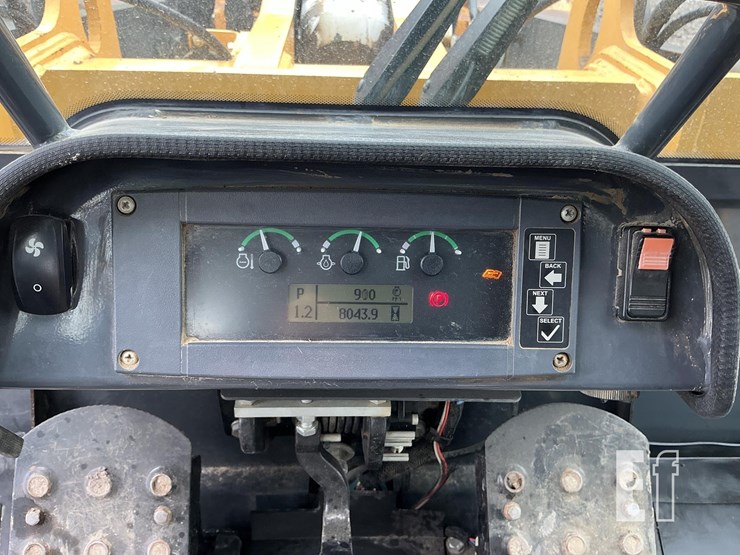 2018-deere-655k-image-17