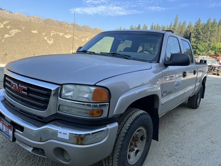 2006-gmc-sierra-2500-image-1