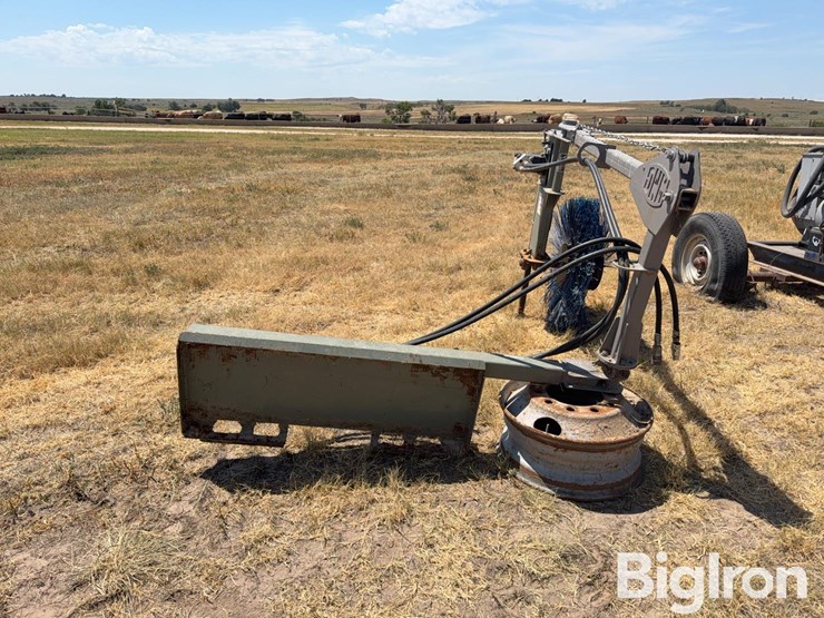 douglas-welding-&-machine-feed-bunk-sweeper-skid-steer-attachment-image-6