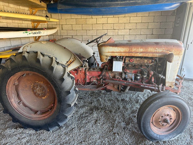 1955-ford-800-image-2