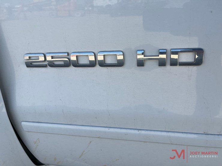 2018-chevrolet-2500-image-12