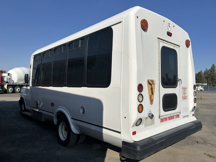 2016-chevrolet-express-paratransit-bus-image-3