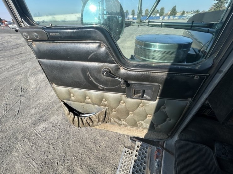1999-kenworth-w900-image-24
