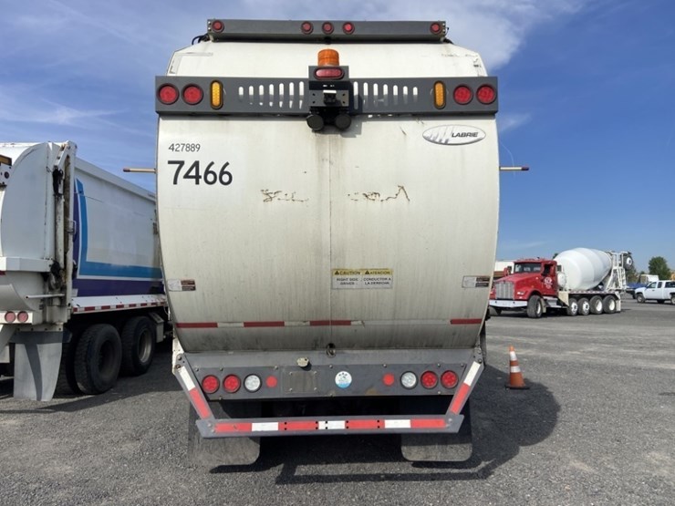 2012-peterbilt-320-image-4