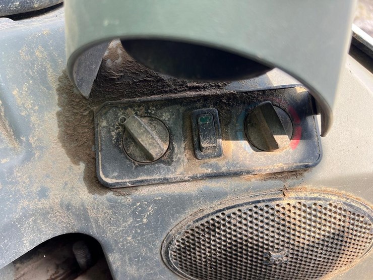 2014-bobcat-t750-image-21