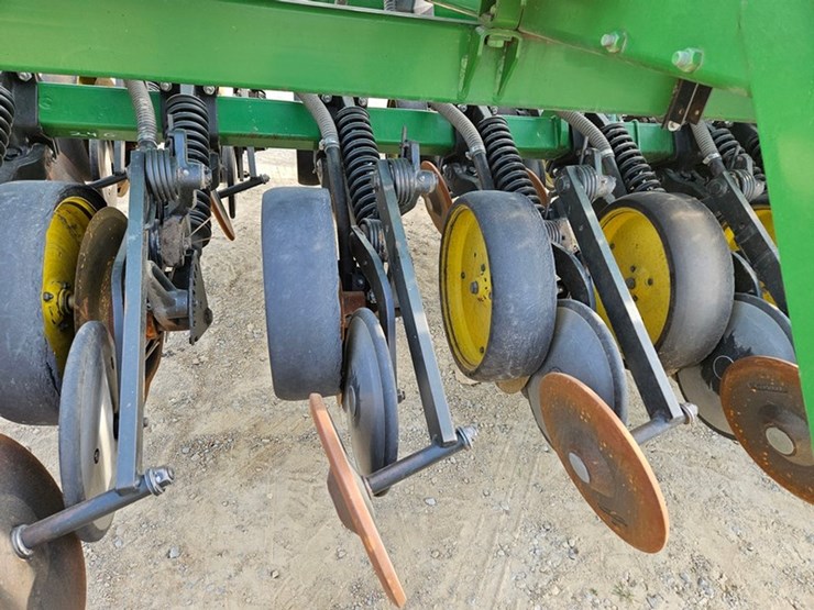 john-deere-750-image-48
