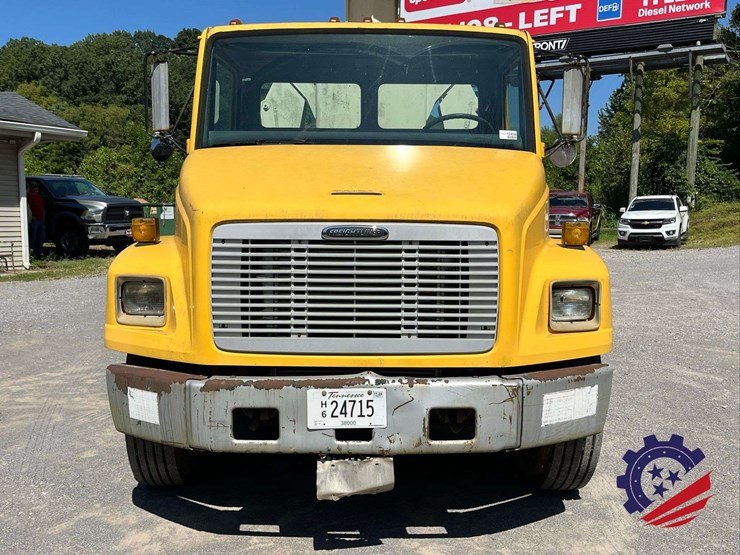 1999-freightliner-fl70-image-16