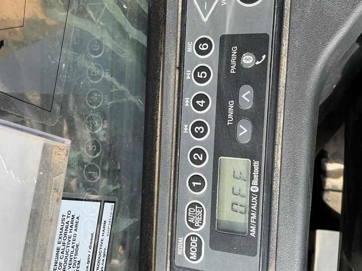 2023-case-cx300e-image-12