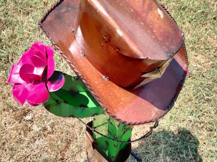 #118-•-metal-art---cowboy-cactus-w/-boot,-hat-&-lasso-image-2