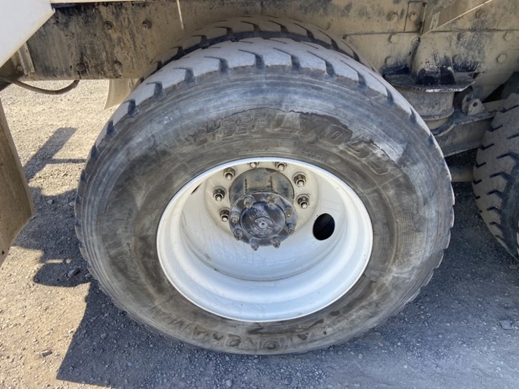 2004-kenworth-w900-image-34