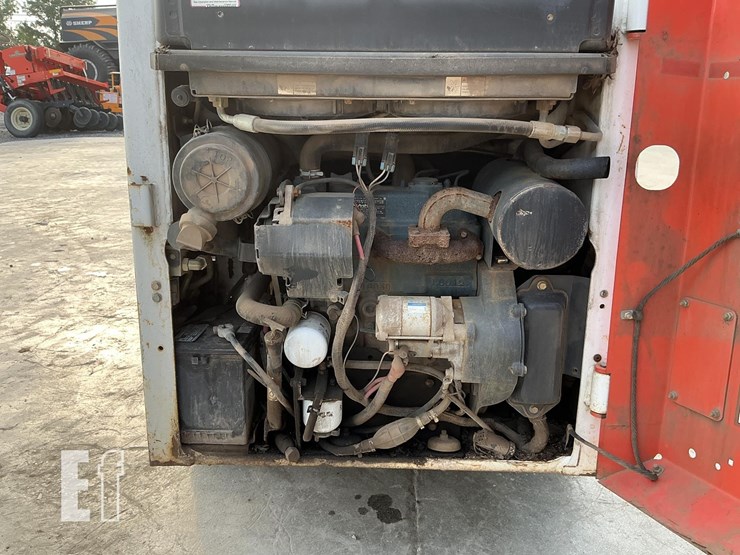 2011-bobcat-s70-image-16