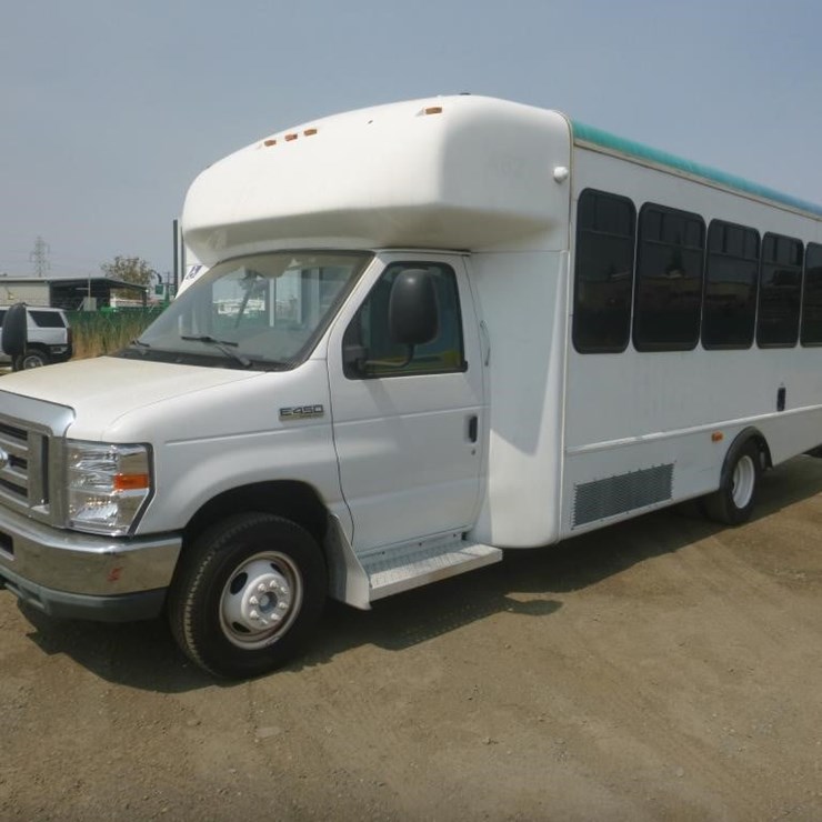 2009 FORD E450