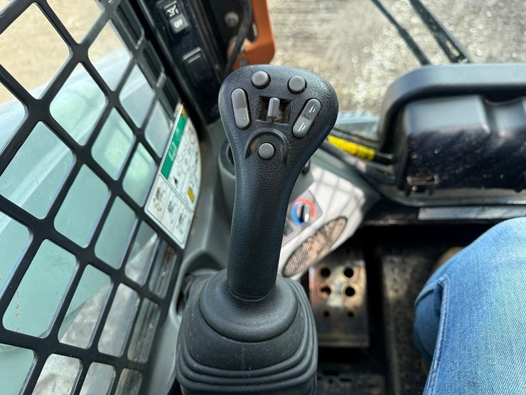 2023-bobcat-s650-image-23