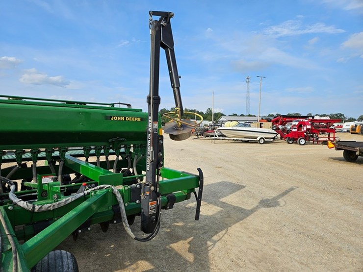 john-deere-750-image-12
