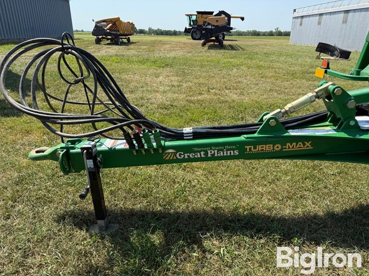 2017-great-plains-2400tm-image-12