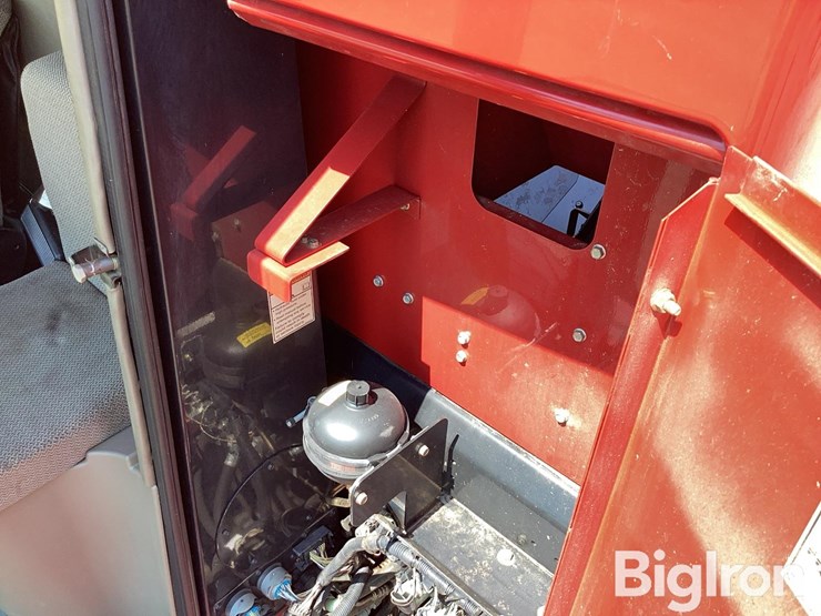 2011-case-ih-6088-image-14