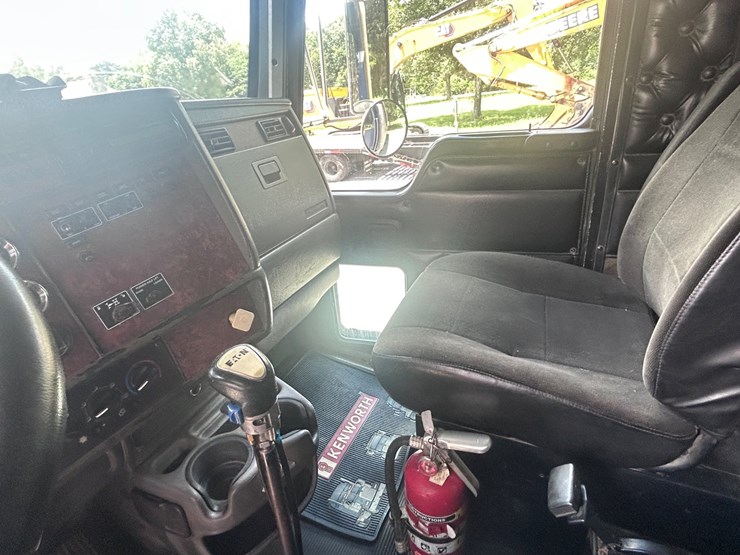 2005-kenworth-t800-image-28