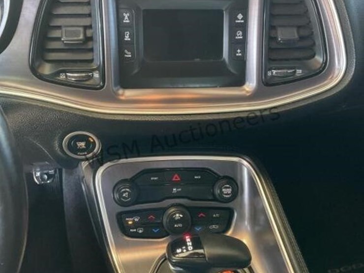 2016-dodge-challenger-coupe-image-19