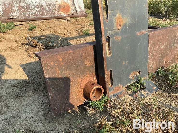 skid-steer-bale-spear-attachment-image-10