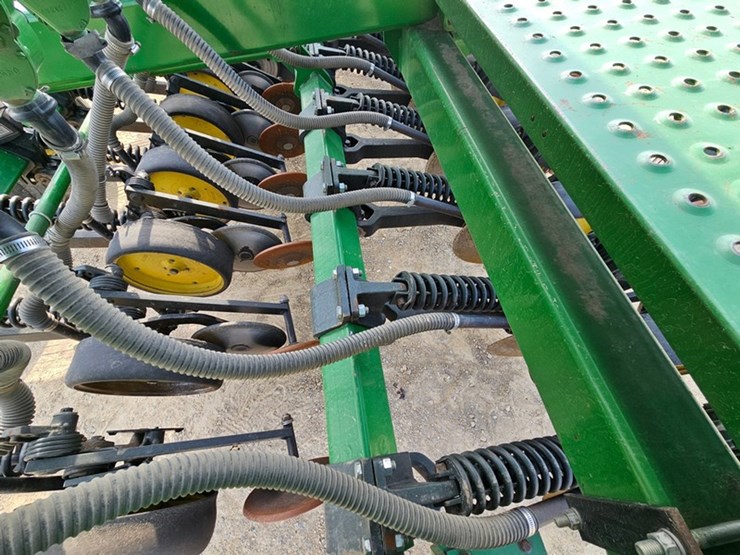john-deere-750-image-51