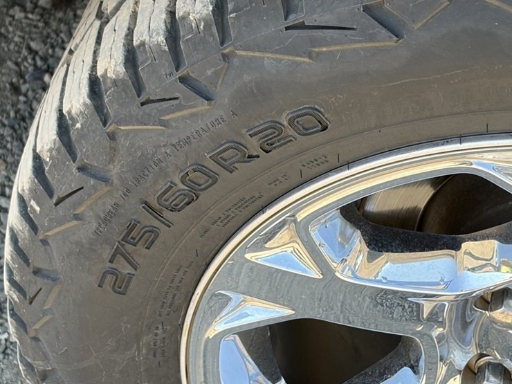 2017-ram-1500-laramie-image-18