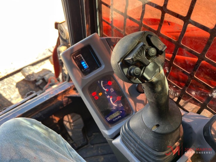kubota-svl97-2-image-11