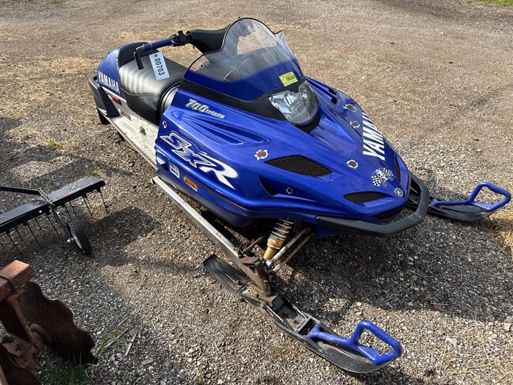 #703-•-2000-yamaha-sxr-700-triple-snowmoble-image-5