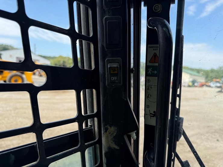 bobcat-t870-image-25