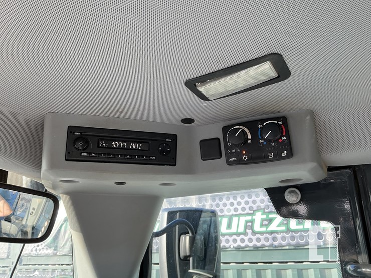 2019-deere-524l-image-13