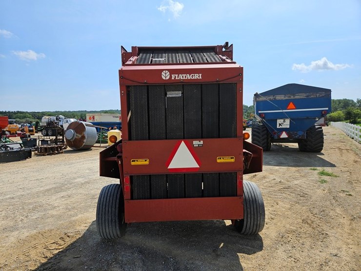hesston-550-image-4