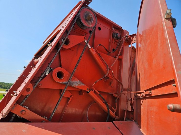 hesston-550-image-20