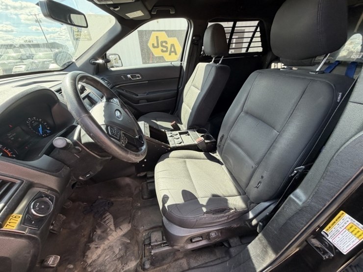 2019-ford-explorer-image-23
