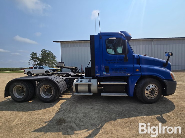 2012-freightliner-cascadia-125-image-4
