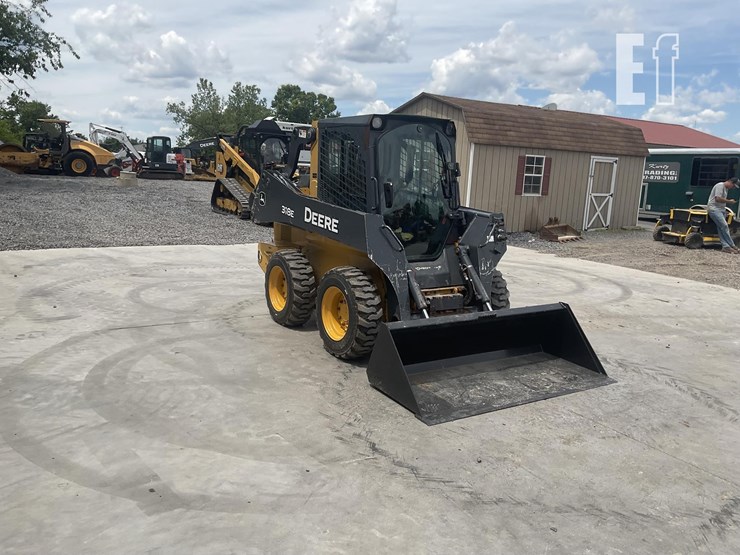 2016-deere-318e-image-6