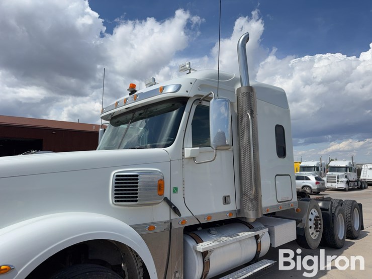 2013-freightliner-coronado-132-image-15