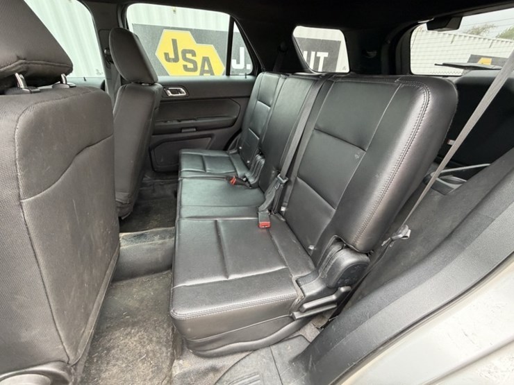 2018-ford-explorer-image-21