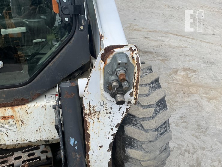 2014-bobcat-s650-image-11