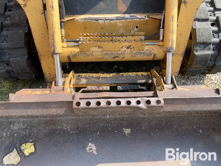 2006-deere-ct322-image-12