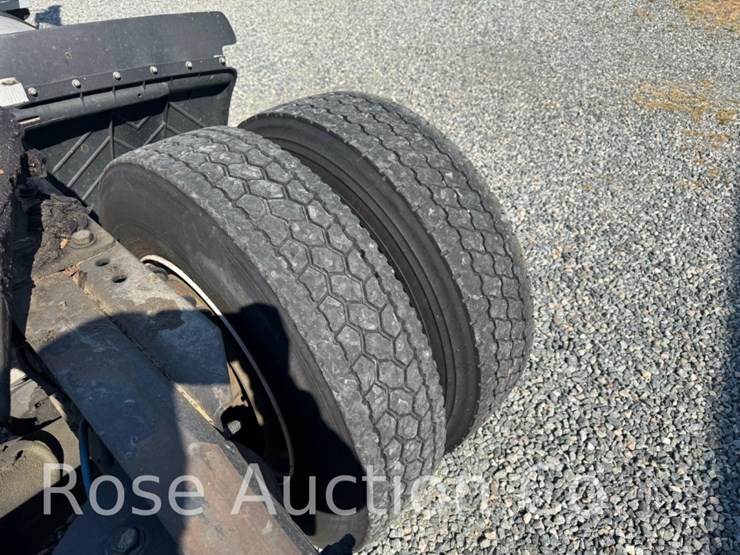 2015-freightliner-m2-112-single-axle-truck-tractor-(saluda,-va)-image-8