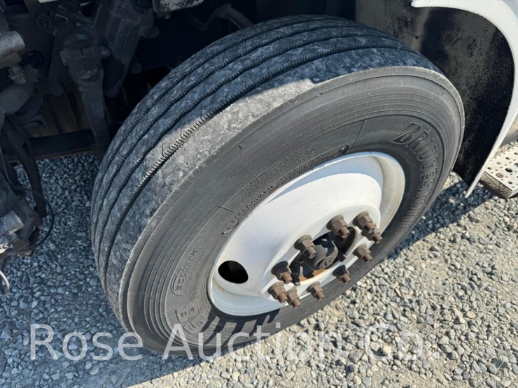 2015-freightliner-m2-112-single-axle-truck-tractor-(saluda,-va)-image-10