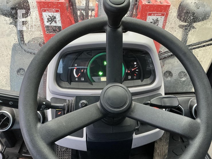 2021-kubota-r540-image-15