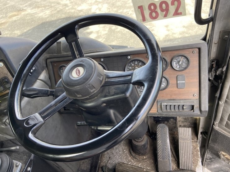 2012-peterbilt-320-image-21