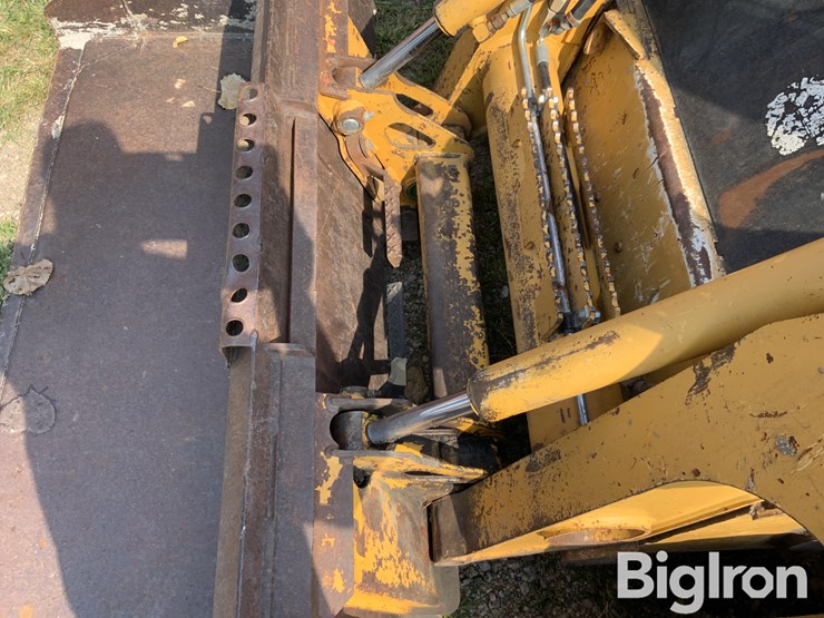 2006-deere-ct322-image-11