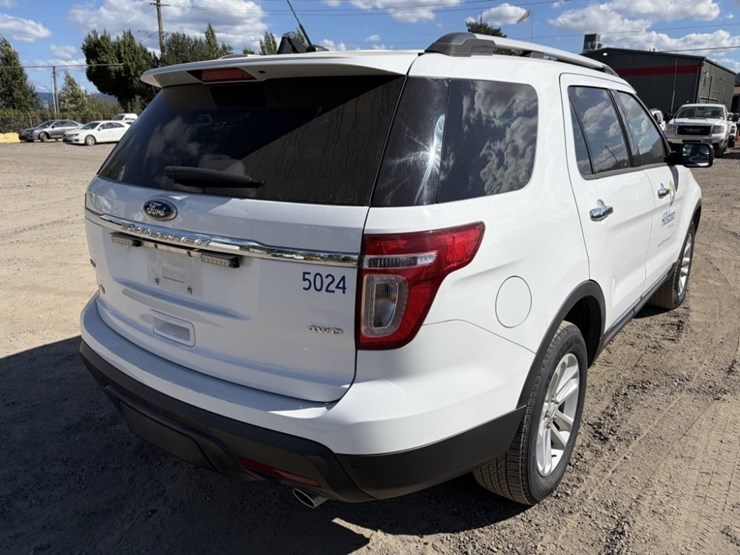 2015-ford-explorer-xlt-image-4