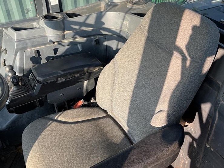 2019-deere-524l-image-12