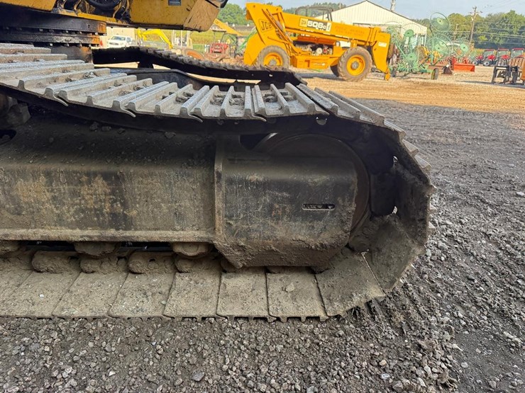 deere-200c-lc-image-13