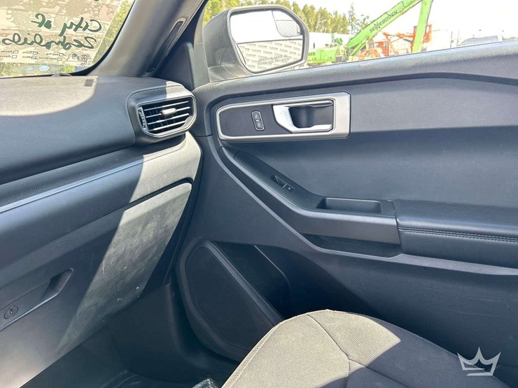 2020-ford-explorer-image-21