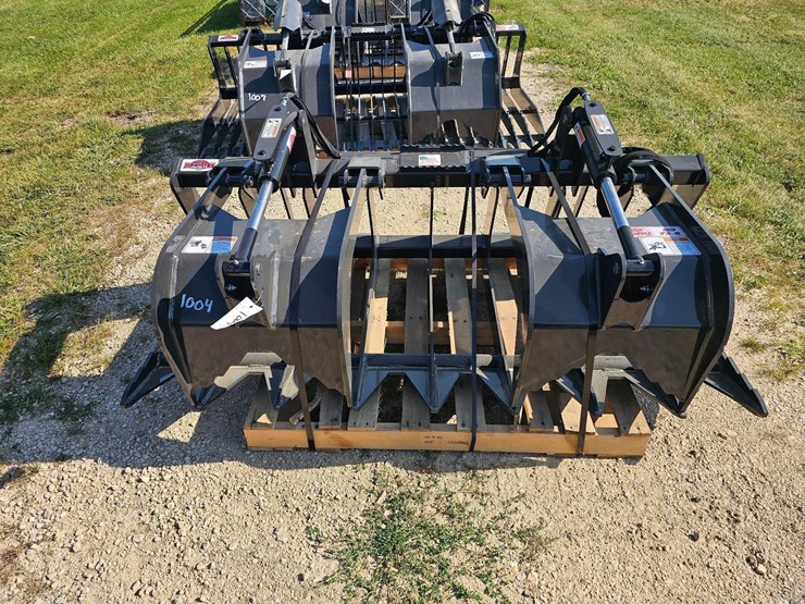 stout-72-8-brush-grapple-bucket-image-1