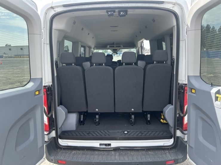 2017-ford-transit-image-31