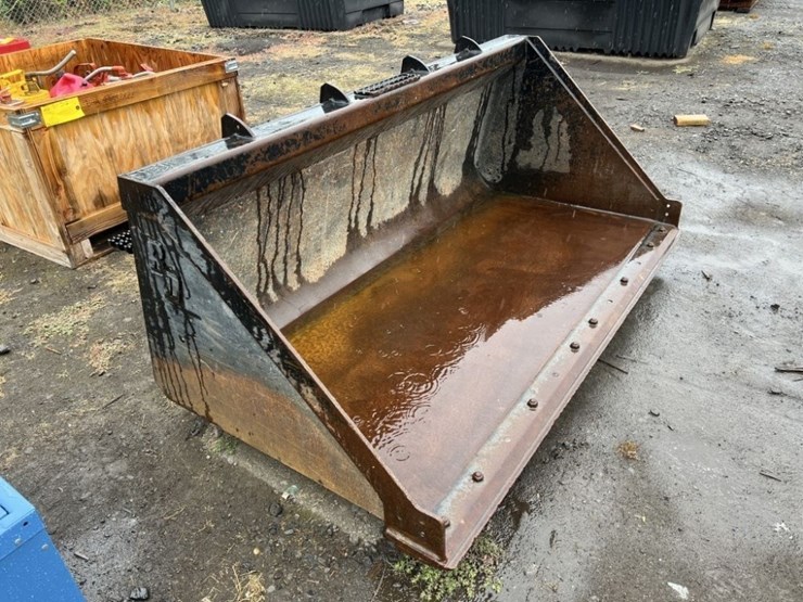 blue-diamond-72"-gp-bucket-image-2